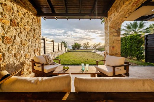 Néa Skióni, Nomós Chalkidikísのマルチファミリーヴィラ