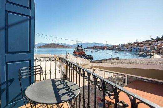 Villa Plurifamiliare a Chalki, Dodecaneso