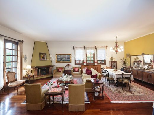 Casa Unifamiliare a Kifisiá, Nomarchía Athínas