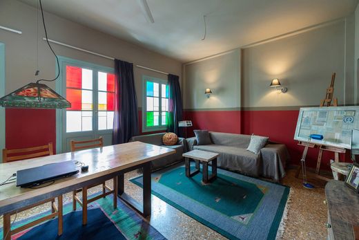 ‏וילה רב-משפחתית ב  אתונה, Nomarchía Athínas