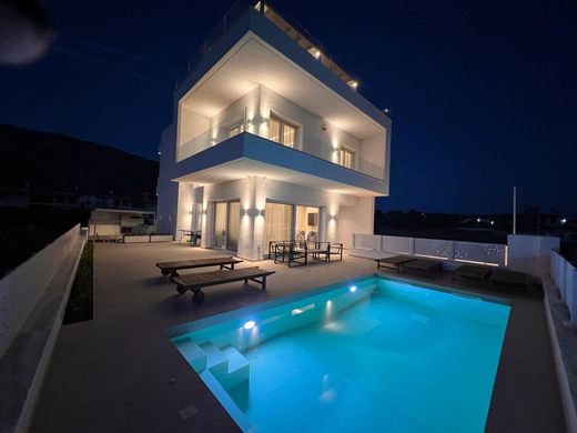 Dom jednorodzinny w Corinthiako Balkoni, Nomós Achaḯas