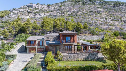 Edificio en Thrakomakedónes, Nomarchía Anatolikís Attikís