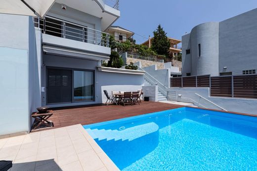 Twee-onder-een-kapwoning in Agía Marína, Nomarchía Anatolikís Attikís