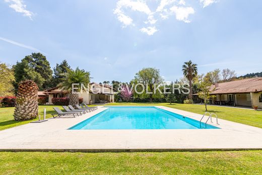 Detached House in Ágios Stéfanos, Nomarchía Anatolikís Attikís