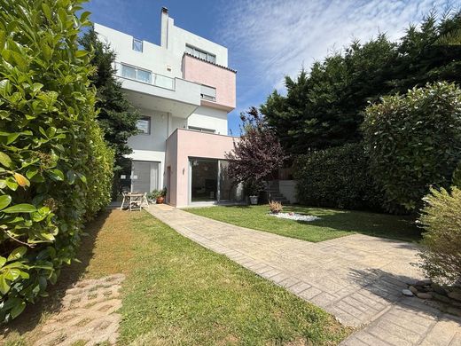 Dom jednorodzinny w Pallíni, Nomarchía Anatolikís Attikís