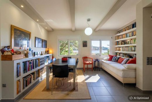 Detached House in Lávrio, Nomarchía Anatolikís Attikís