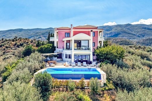 Villa en Galatás, Nomós Piraiós