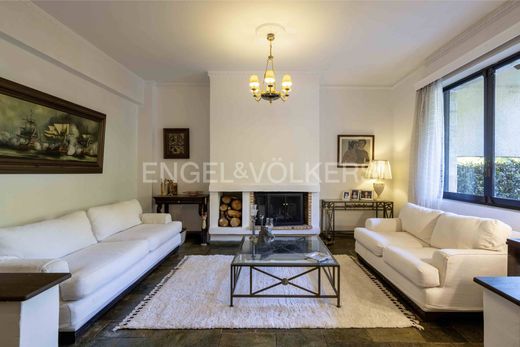 Néa Erythraía, Nomarchía Athínasのアパートメント・コンプレックス