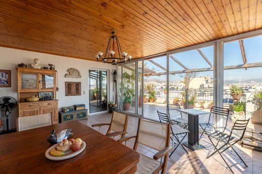 Apartment / Etagenwohnung in Piräus, Nomós Attikís