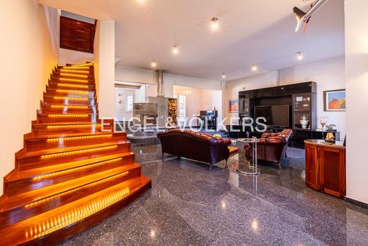 Detached House in Diónysos, Nomarchía Anatolikís Attikís