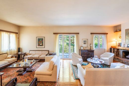 Detached House in Diónysos, Nomarchía Anatolikís Attikís