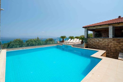 Βίλα σε Mávra Lithária, Nomós Korinthías