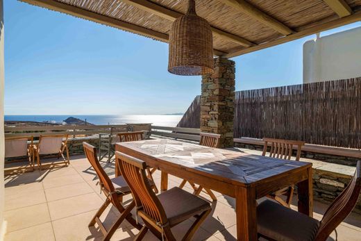 Willa w Tínos, Cyklady