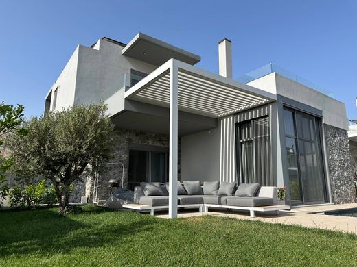 Müstakil ev Kalývia Thorikoú, Nomarchía Anatolikís Attikís