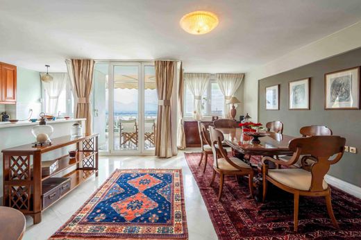 Casa Unifamiliare a Pireo, Nomós Attikís