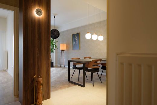 Apartment / Etagenwohnung in Athen, Nomarchía Athínas