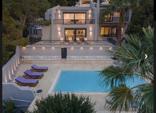 Willa w Saronída, Nomarchía Anatolikís Attikís