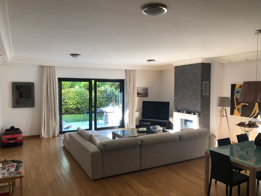 Villa multifamiliale à Kifisiá, Nomarchía Athínas