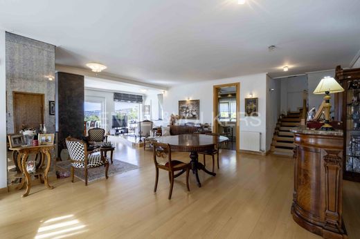 Edificio en Dióni, Nomarchía Anatolikís Attikís