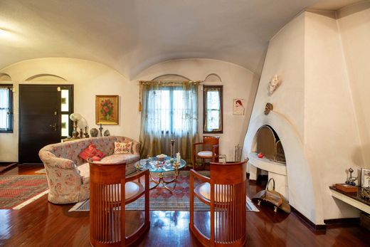 Casa Unifamiliare a Atene, Nomarchía Athínas