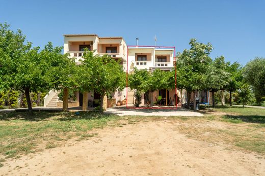 Twee-onder-een-kapwoning in Néa Poteídaia, Chalcidice