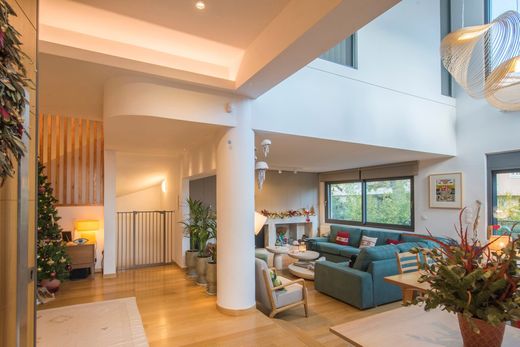 Residential complexes in Paianía, Nomarchía Anatolikís Attikís