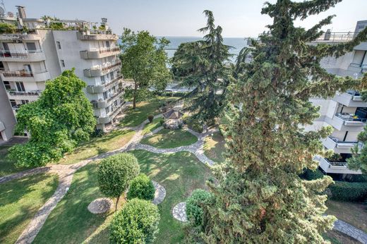 ﺷﻘﺔ ﻓﻲ سالونيك, Nomós Thessaloníkis