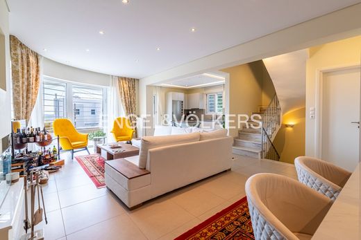 Edificio en Pallíni, Nomarchía Anatolikís Attikís