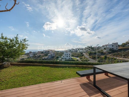 Edificio en Neos Voutzás, Nomarchía Anatolikís Attikís