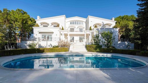 Mehrfamilienhaus in Ekáli, Nomarchía Athínas