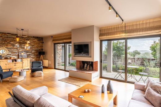 Edificio en Spáta, Nomarchía Anatolikís Attikís