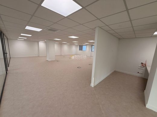 Bureau à Le Pirée, Nomós Attikís