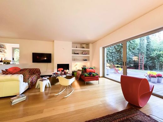 Detached House in Kifisiá, Nomarchía Athínas