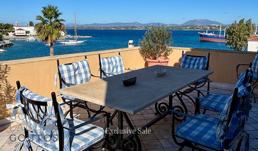 Villa en Spétses, Nomós Piraiós