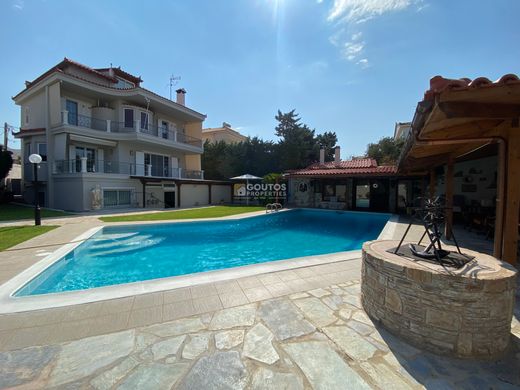 Μονοκατοικία σε Καλύβια Θορικού, Nomarchía Anatolikís Attikís