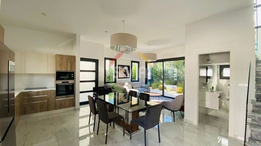 Semidetached House in Germasógeia, Limassol District