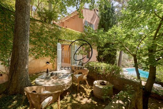 Detached House in Diónysos, Nomarchía Anatolikís Attikís