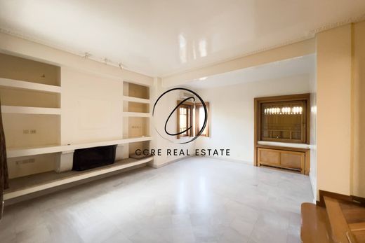 Casa Unifamiliare a Káto Kifisiá, Nomarchía Athínas