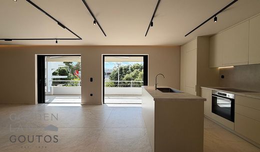Apartment / Etagenwohnung in Vouliagméni, Nomarchía Anatolikís Attikís
