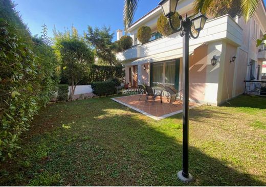 Vrijstaand huis in Káto Kifisiá, Nomarchía Athínas