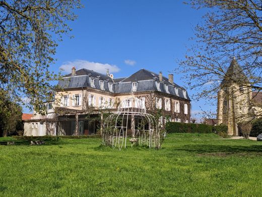 Zamek w Crécy-la-Chapelle, Seine-et-Marne