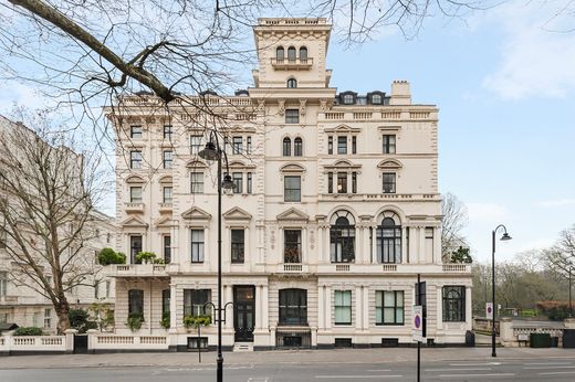 Apartment / Etagenwohnung in London, Greater London