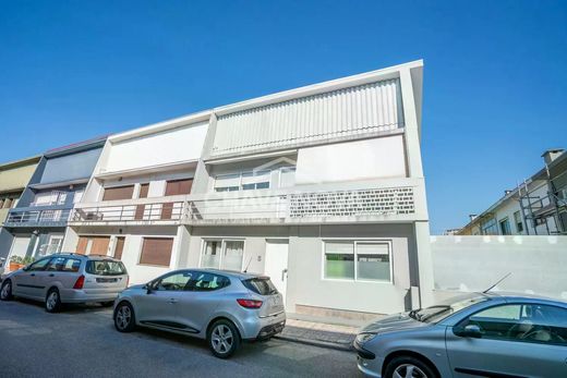 Terraced house in Lordelo do Ouro, Porto