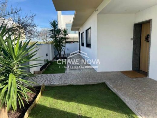 Luxury home in Santo António da Charneca, Barreiro
