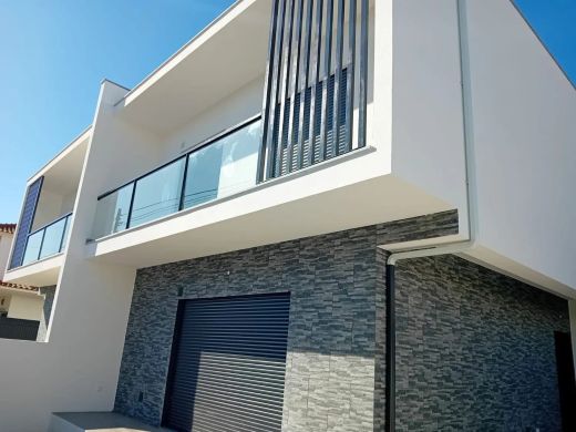 Terraced house in Fernao Ferro, Seixal