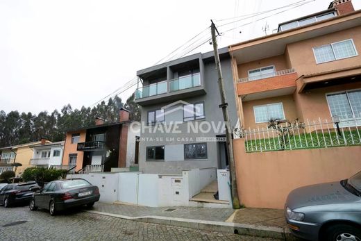 Terraced house in Mafamude, Vila Nova de Gaia