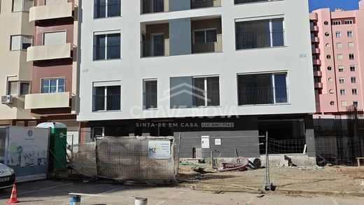 Apartment / Etagenwohnung in Corroios, Seixal