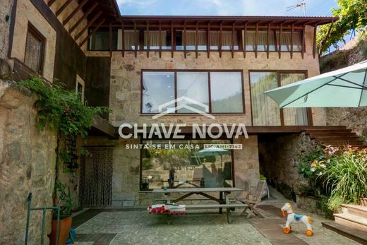Casa di lusso a Vila Cova de Perrinho, Vale de Cambra