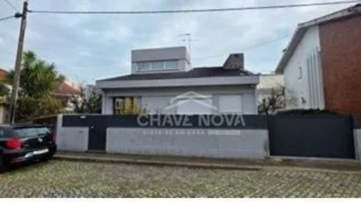 Luxury home in Águas Santas, Maia