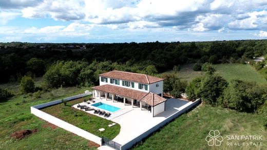 Detached House in Svetvinčenat, Istria